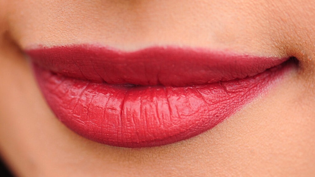 Pourquoi repulper ses lèvres à base d'acide hyaluronique ?
